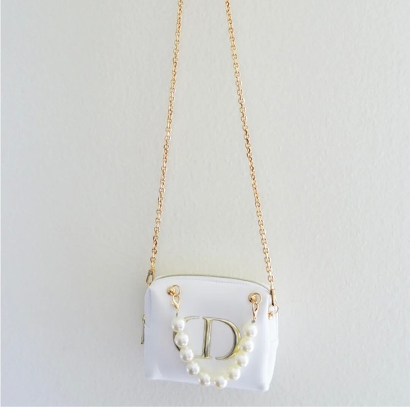 Dior ⭐️ NEW beautiful white Beauty Cosmetic Bag converted into a handbag - Picture 8 of 8